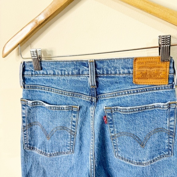 Levi’s x Free People Distressed Wedgie Straight Jeans in Jive Tone Size 27 - Picture 5 of 8